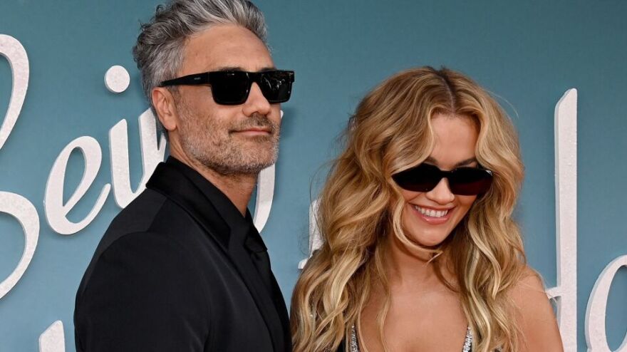 Ρίτα Όρα: Απαντά σε όσους την κρίνουν για το στιλ της - «Είναι μισογύνηδες»