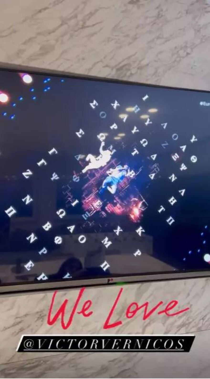 Eurovision 2023: Οι αναρτήσεις της Μαρίνας Βερνίκου, όσο ο ανιψιός της, Victor Vernicos βρισκόταν στη σκηνή