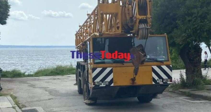 Θεσσαλονίκη: Περιπέτεια για 43χρονη - Ξέχασε το χειρόφρενο και το ΙΧ έπεσε στη θάλασσα