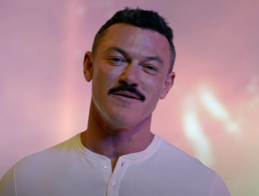 Eurovision 203: Ο Λουκ Έβανς μας ταξίδεψε πίσω στον χρόνο με ένα αφιέρωμα στην ιστορία του διαγωνισμού