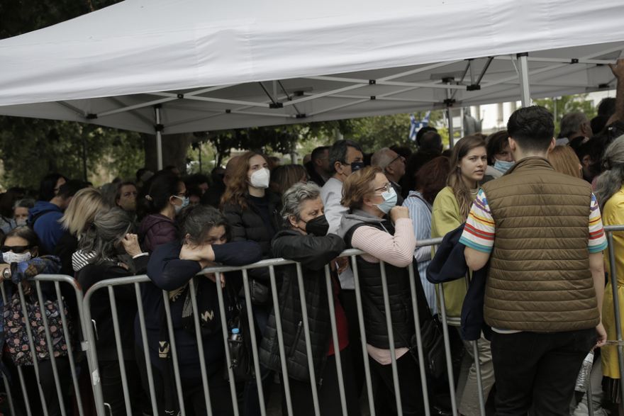 «Άξιον Εστί»: Εντυπωσιακή προσέλευση - Πάνω από 2.000 κόσμου σήμερα στην ουρά για να προσκυνήσουν