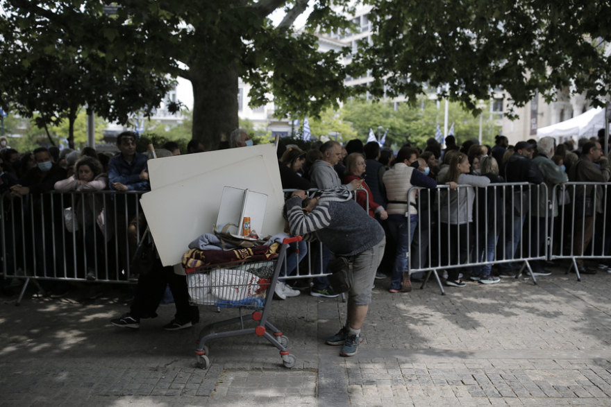 «Άξιον Εστί»: Εντυπωσιακή προσέλευση - Πάνω από 2.000 κόσμου σήμερα στην ουρά για να προσκυνήσουν