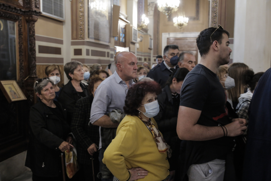 «Άξιον Εστί»: Εντυπωσιακή προσέλευση - Πάνω από 2.000 κόσμου σήμερα στην ουρά για να προσκυνήσουν