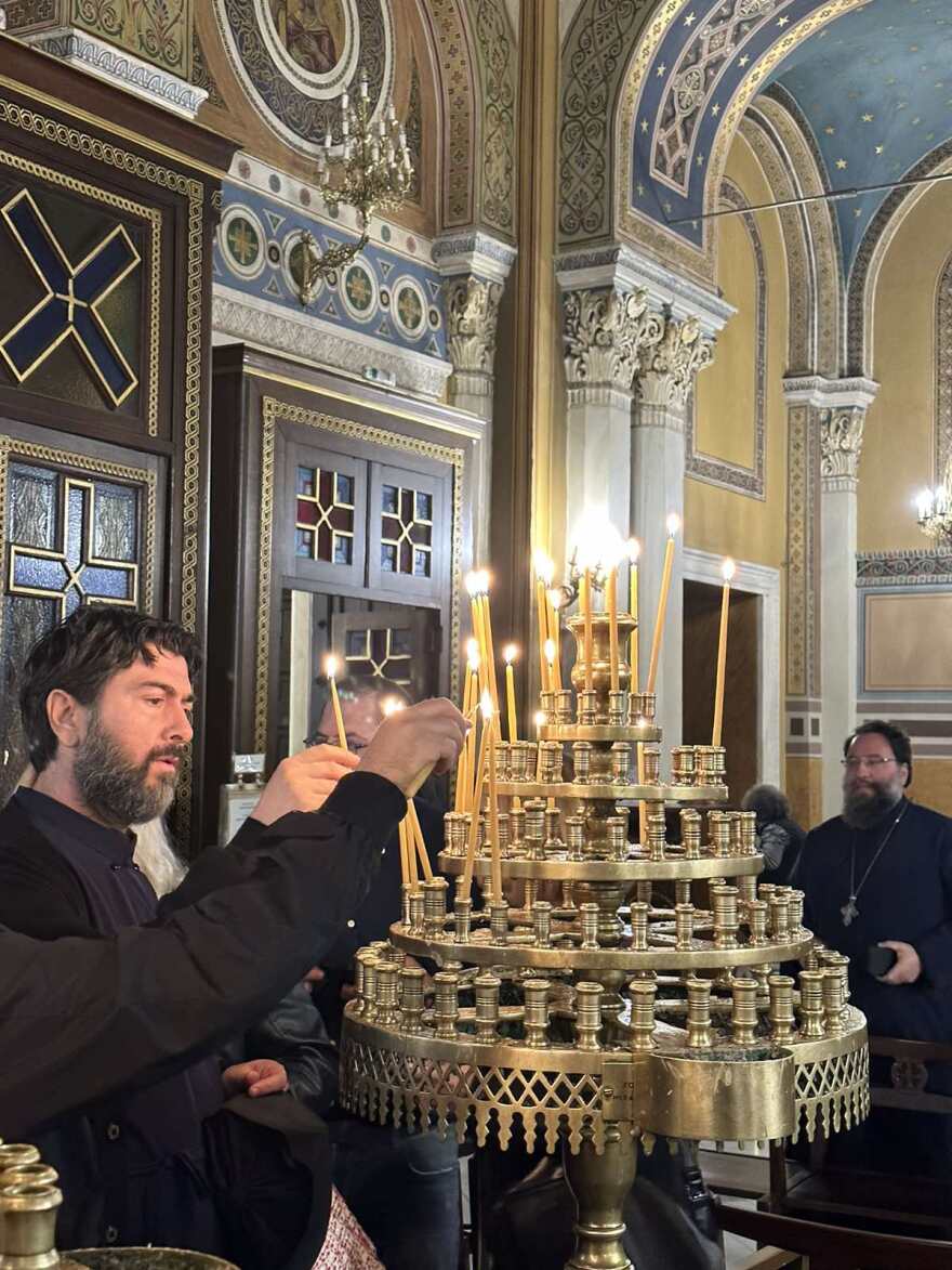 Στη Μητρόπολη για να προσκυνήσει την εικόνα «Άξιον Εστί» ο πατήρ Αντώνιος - Βίντεο και φωτογραφίες