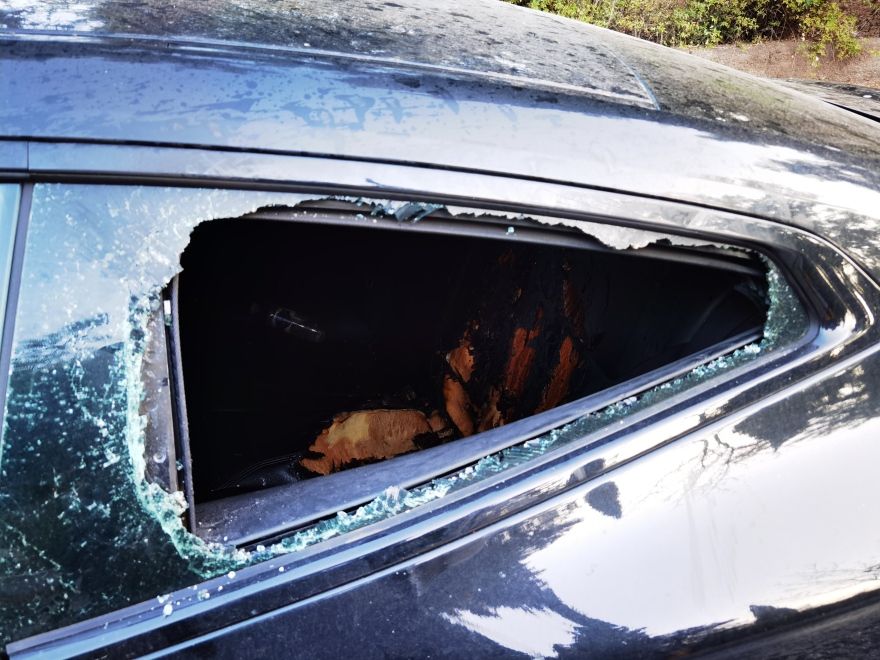 Ζωγράφου: Επεισόδια από κουκουλοφόρους - Πέταξαν μολότοφ σε ΜΑΤ, κάηκαν δύο αυτοκίνητα