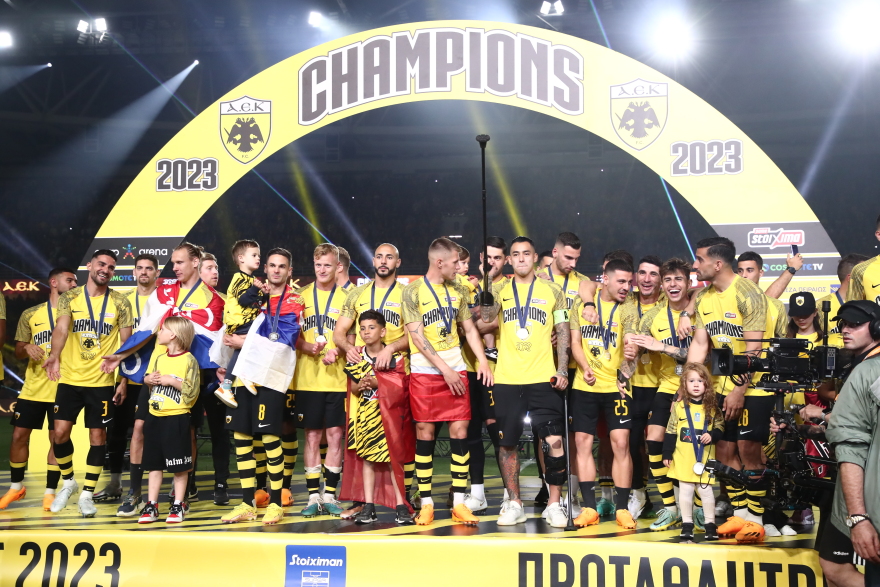 ΑΕΚ: Η απονομή στους πρωταθλητές - Δείτε βίντεο και φωτογραφίες 