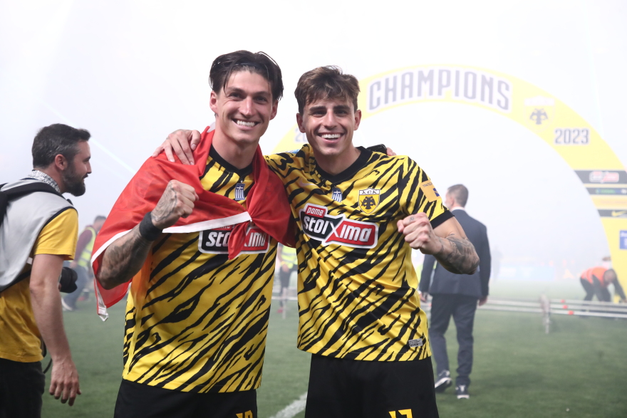 ΑΕΚ: Η απονομή στους πρωταθλητές - Δείτε βίντεο και φωτογραφίες 