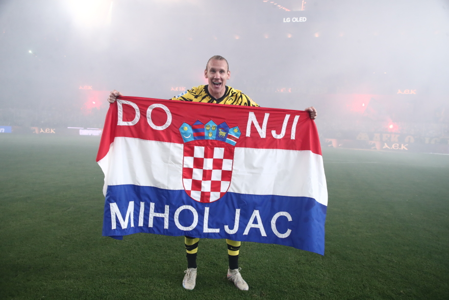 ΑΕΚ: Η απονομή στους πρωταθλητές - Δείτε βίντεο και φωτογραφίες 