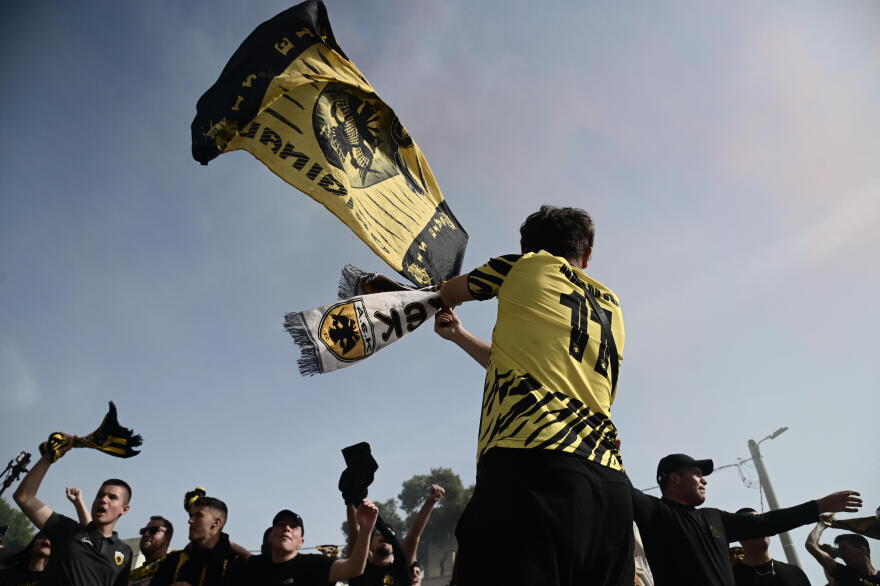  ΑΕΚ: Χιλιάδες οπαδοί έξω από την OPAP Arena για το παιχνίδι-τίτλου με τον Βόλο - Γιορτή μέσα στο γήπεδο 