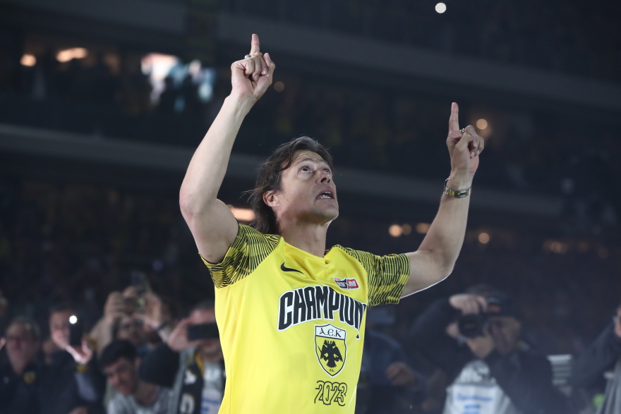 ΑΕΚ: Η απονομή στους πρωταθλητές - Δείτε βίντεο και φωτογραφίες 