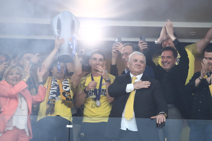 ΑΕΚ: Η απονομή στους πρωταθλητές - Δείτε βίντεο και φωτογραφίες 