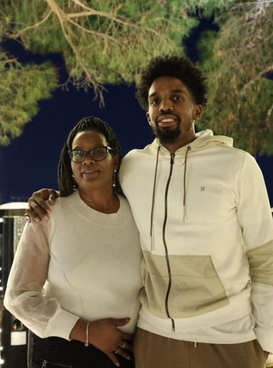 Ολυμπιακός: Οι επίδοξοι πρωταθλητές Ευρώπης γιορτάζουν με τις μητέρες τους 