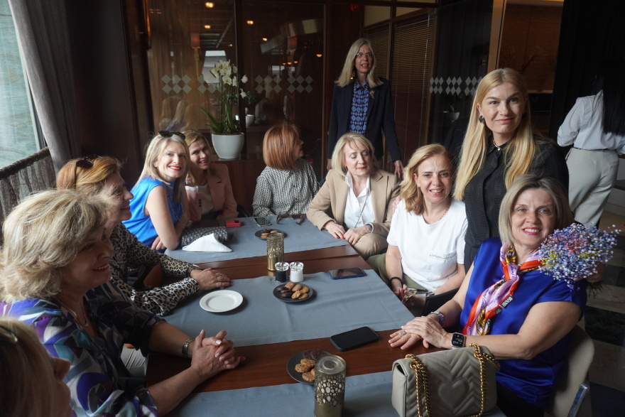 Σέβη Βολουδάκη: «Η δύναμη είναι γένους θηλυκού. Κάτι μοναδικό συμβαίνει στα Χανιά»