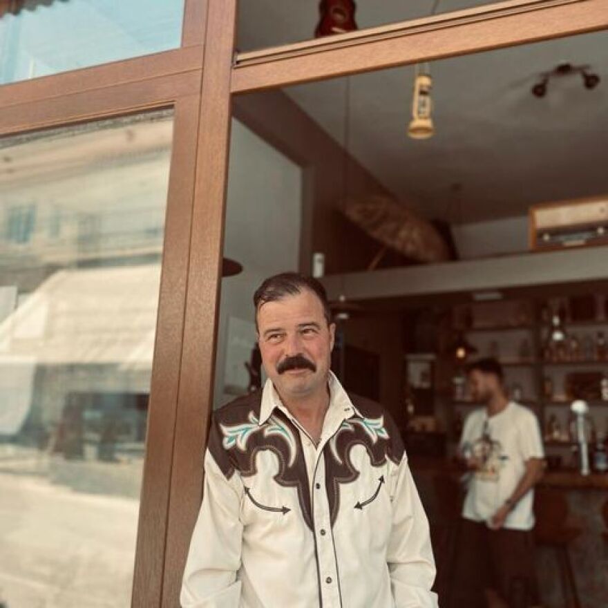 Στέγη Ιδρύματος Ωνάση: Διοργανώνει φεστιβάλ που παντρεύει την παραδοσιακή βαλκανική μουσική με την τραπ, στην Κόνiστα