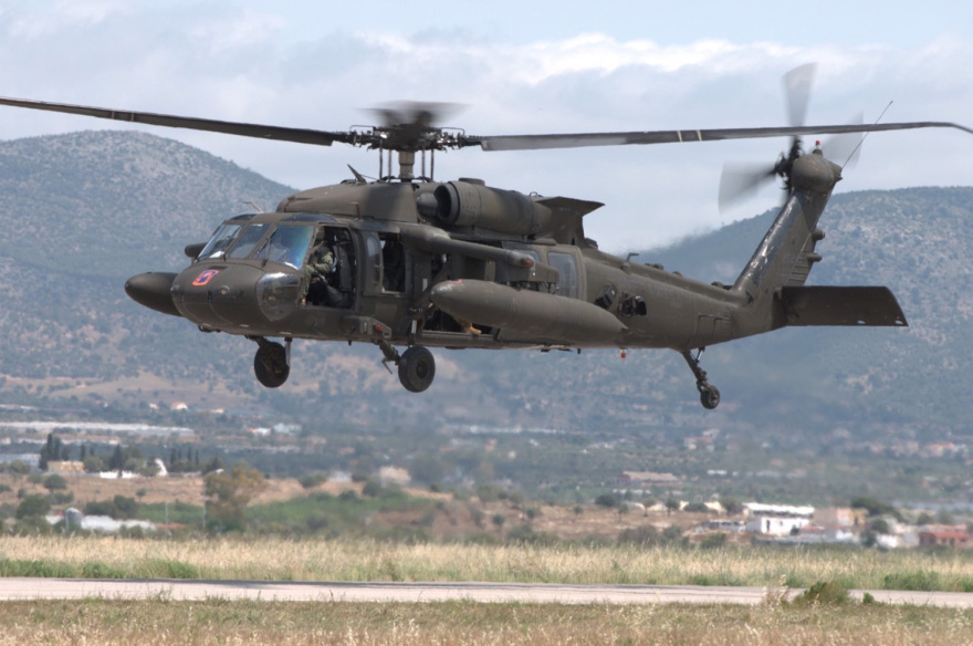 ΓΕΣ: Ελληνικά Apache και αμερικανικά ελικόπτερα κάνουν βολές στο Αιγαίο - Δείτε βίντεο και φωτογραφίες