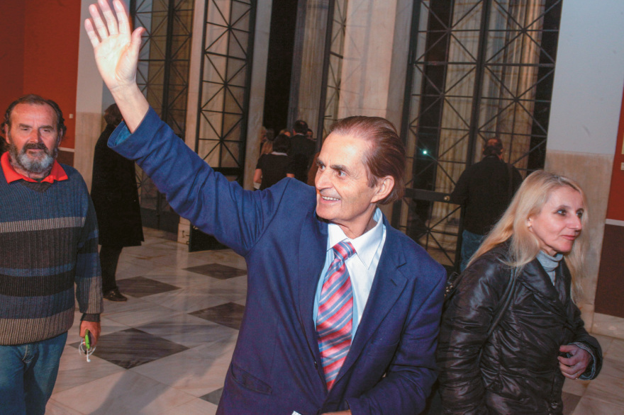 Θρίλερ με την... περιουσία Παπανικόλα: Οι καταγγελίες για απάτη και τα ακίνητα