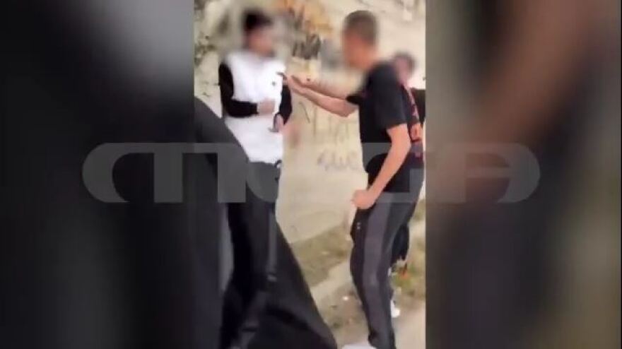 Ξυλοδαρμός 16χρονου στο Μενίδι: «Συνεχίζουν να με παίρνουν τηλέφωνο, φοβάμαι να βγω από το σπίτι»