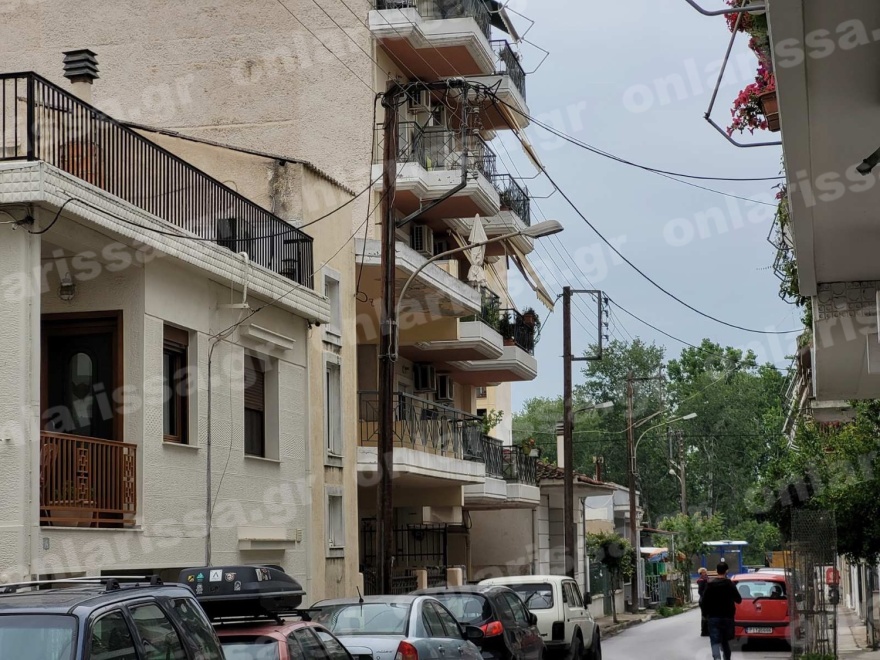 Λάρισα: 13χρονη τραυματίστηκε πέφτοντας από τον 3ο όροφο - Τραυματίας και ο πατέρας της που προσπάθησε να την σώσει