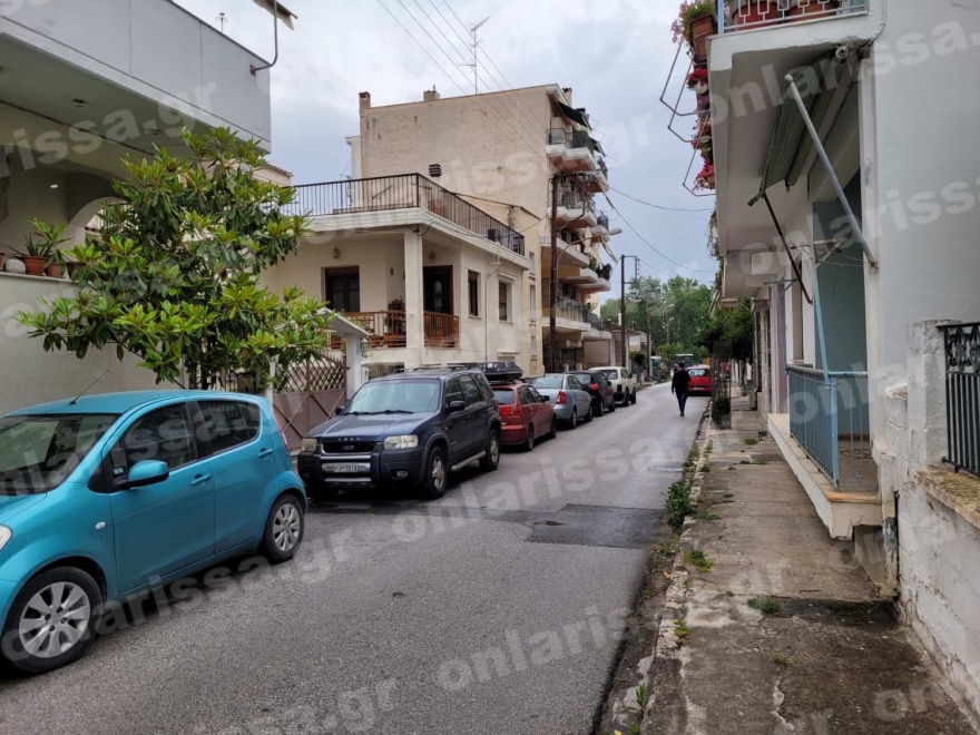 Λάρισα: Εκτός κινδύνου νοσηλεύεται η 13χρονη που έπεσε από τον 3ο όροφο - Ελαφρά τραυματίας ο πατέρας της