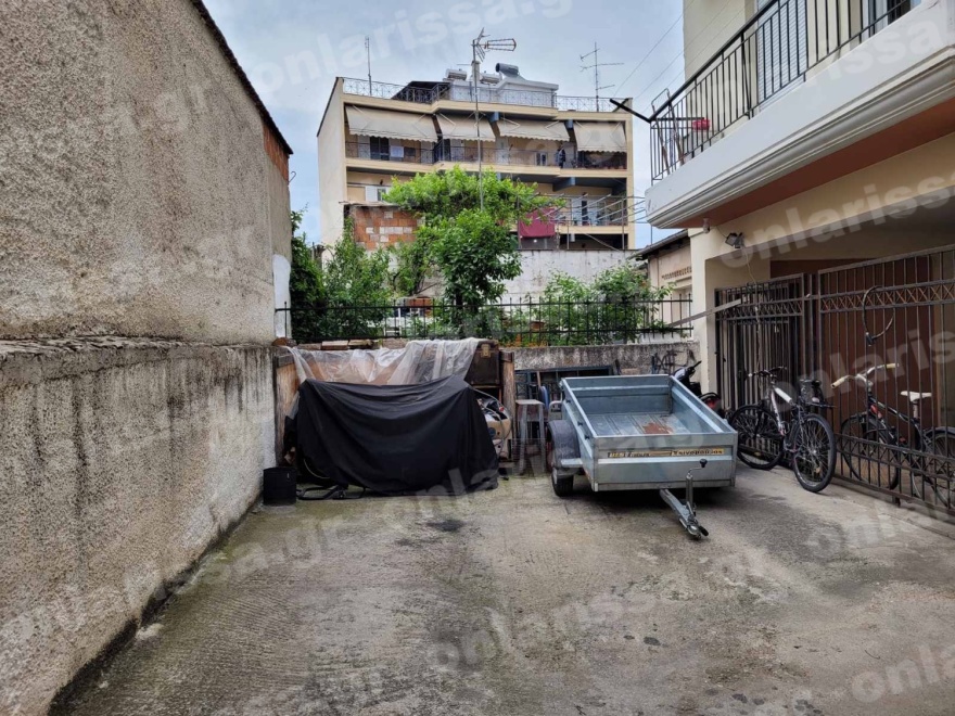 Λάρισα: Μία τέντα έσωσε την 13χρονη που έπεσε από τον τρίτο όροφο - Νοσηλεύεται με κατάγματα