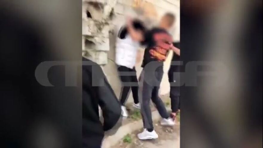 Ξυλοδαρμός 16χρονου στο Μενίδι: «Συνεχίζουν να με παίρνουν τηλέφωνο, φοβάμαι να βγω από το σπίτι»