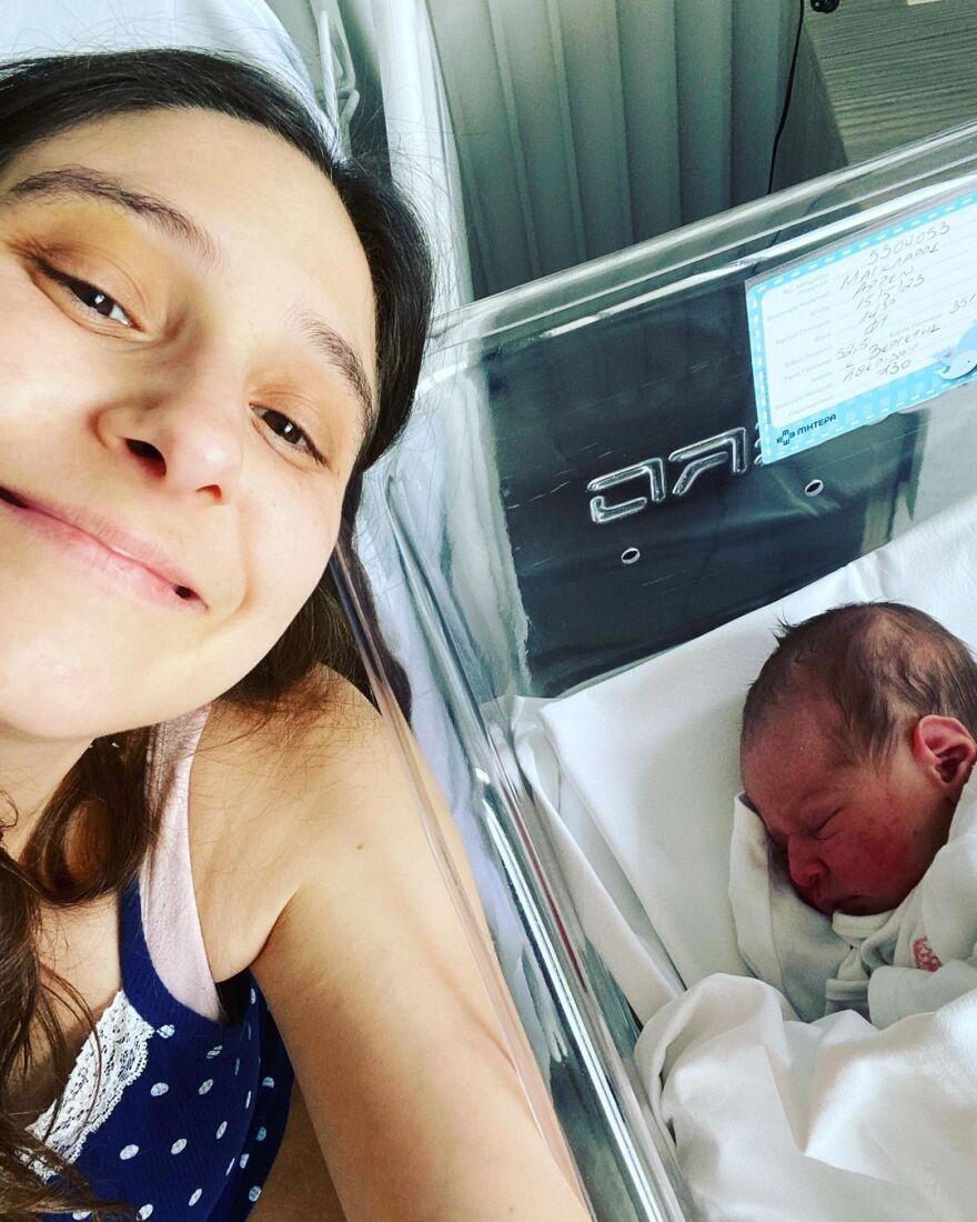 Φωτεινή Αθερίδου: Οι πρώτες φωτογραφίες με το νεογέννητο μωρό της