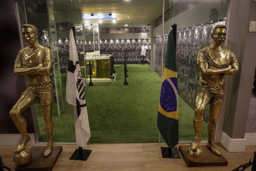  Πελέ: Άνοιξε για τον κόσμο το χρυσό του μαυσωλείο 