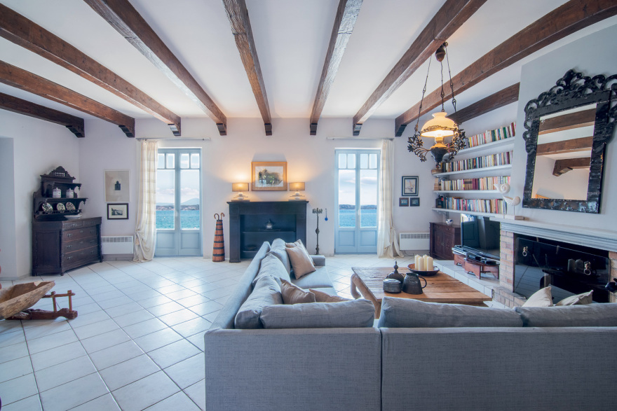 Ντένη Βαχλιώτη: Στο καταφύγιο της ατόφιας αρχοντιάς