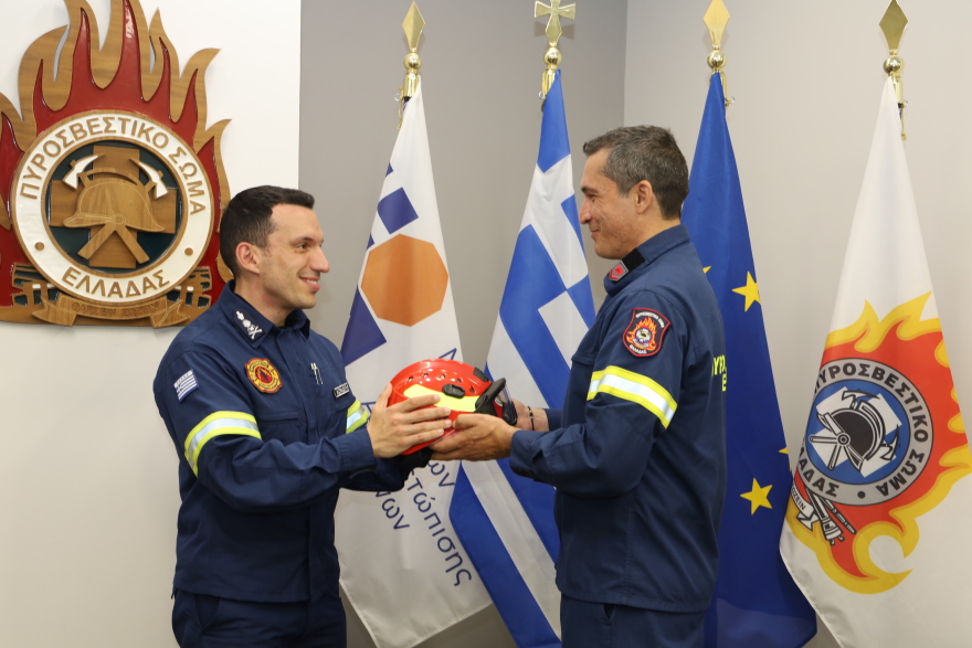 Δωρεά από τα Ιδρύματα Ιωάννη Σ. Λάτση και Αθηνάς Ι. Μαρτίνου σε 3.000 εθελοντές πυροσβέστες 