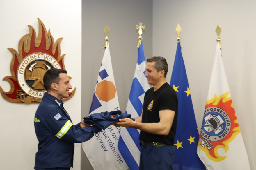 Δωρεά από τα Ιδρύματα Ιωάννη Σ. Λάτση και Αθηνάς Ι. Μαρτίνου σε 3.000 εθελοντές πυροσβέστες 