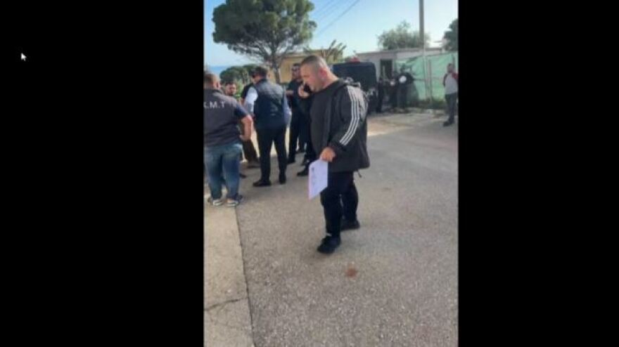 Φρέντι Μπελέρης - Χειμάρρα: «Μου γκρεμίζουν το σπίτι γιατί τον υποστηρίζω», λέει Έλληνας ομογενής 