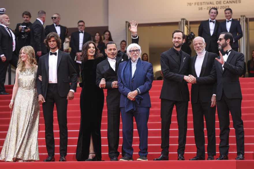 Τζόνι Ντεπ: Έβαλε τα κλάματα σε συγκλονιστικό standing ovation 7 λεπτών στις Κάννες - Δείτε βίντεο