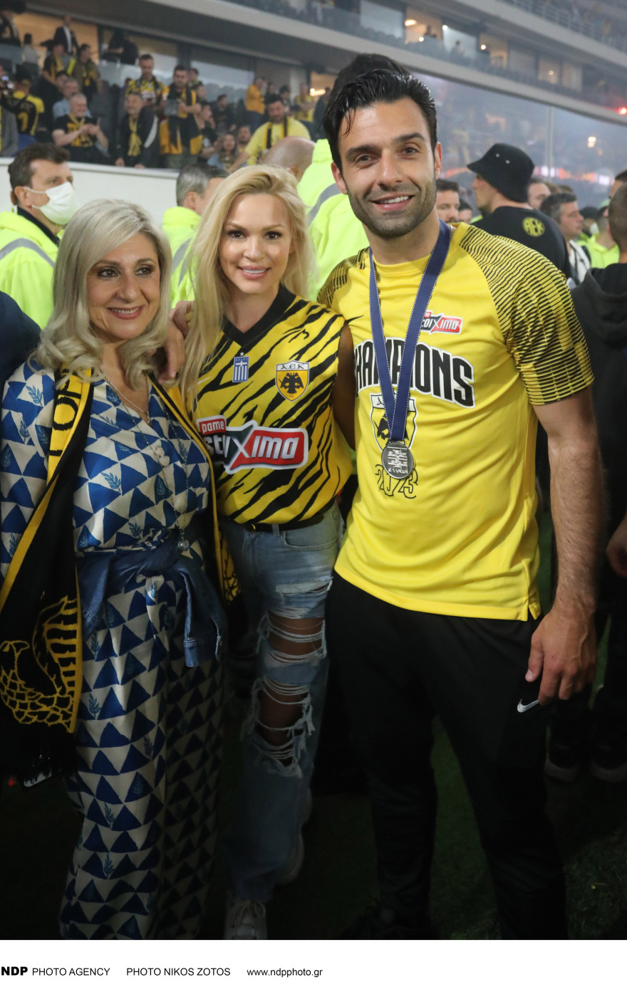 Βίκυ Κάβουρα - Γιώργος Τζαβέλλας: Νέες φωτογραφίες του ζευγαριού από το πρωτάθλημα της ΑΕΚ