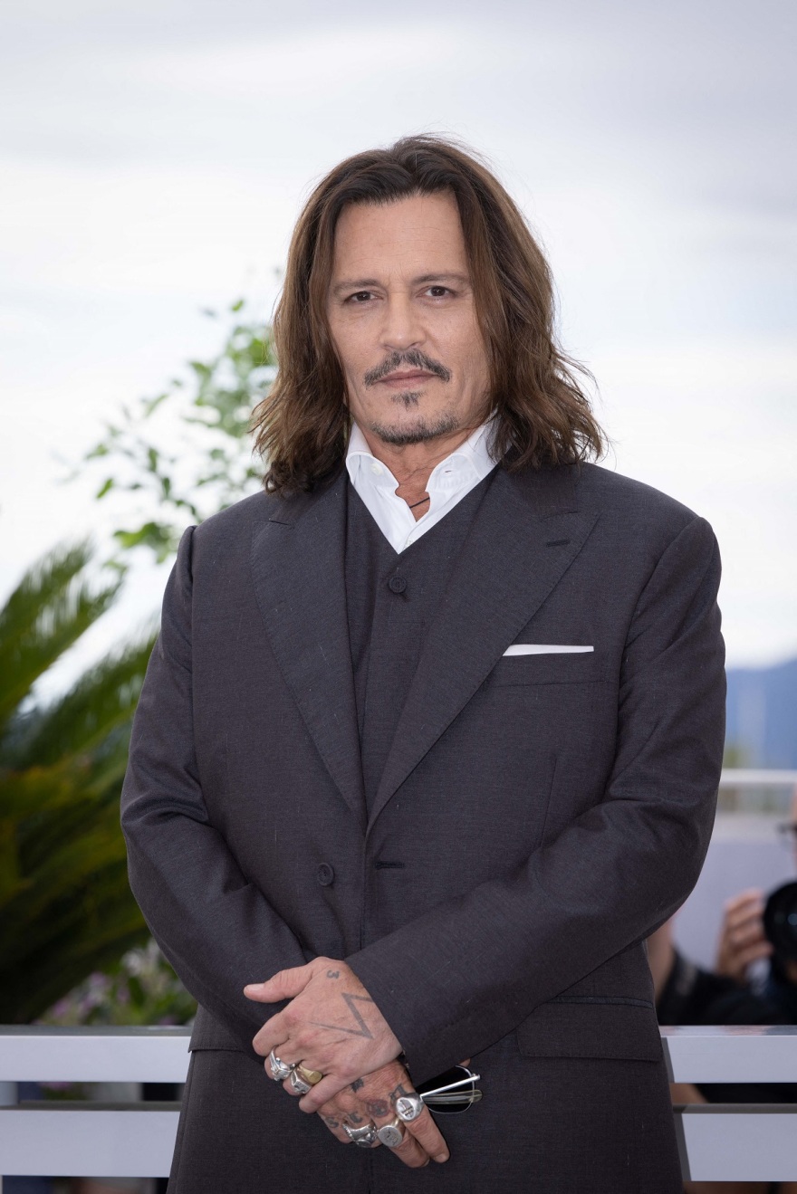 Τζόνι Ντεπ: Η εμφάνισή του στην προγραμματισμένη φωτογράφιση για το «Jeanne du Barry» στις Κάννες