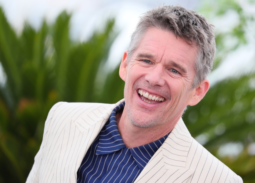 Ίθαν Χοκ - Πέδρο Αλμοδοβάρ: Στις Κάννες για την προώθηση του «Strange Way of Life»