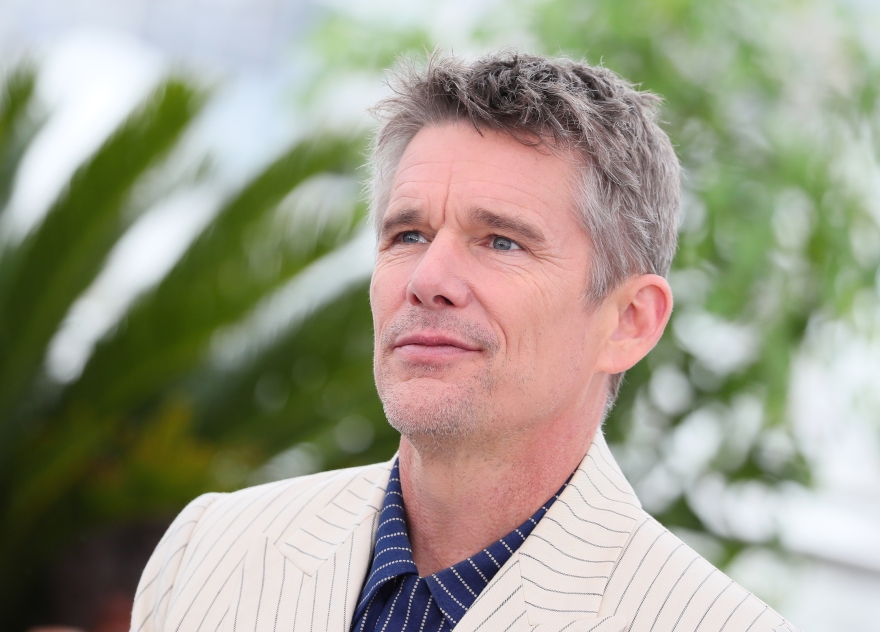 Ίθαν Χοκ - Πέδρο Αλμοδοβάρ: Στις Κάννες για την προώθηση του «Strange Way of Life»