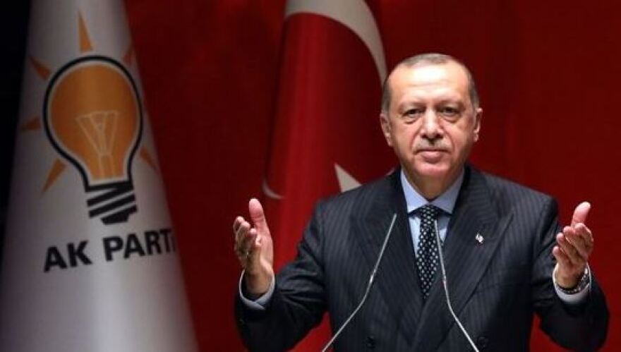 Charlie Hebdo: Πυρά σε Ερντογάν στο νέο εξώφυλλο - Τον εμφανίζει να παθαίνει ηλεκτροπληξία σε μπανιέρα