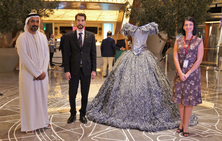 Κοστούμι της Κάλλας από αλουμίνιο κοσμεί έκθεση στην Όπερα του Ντουμπάι