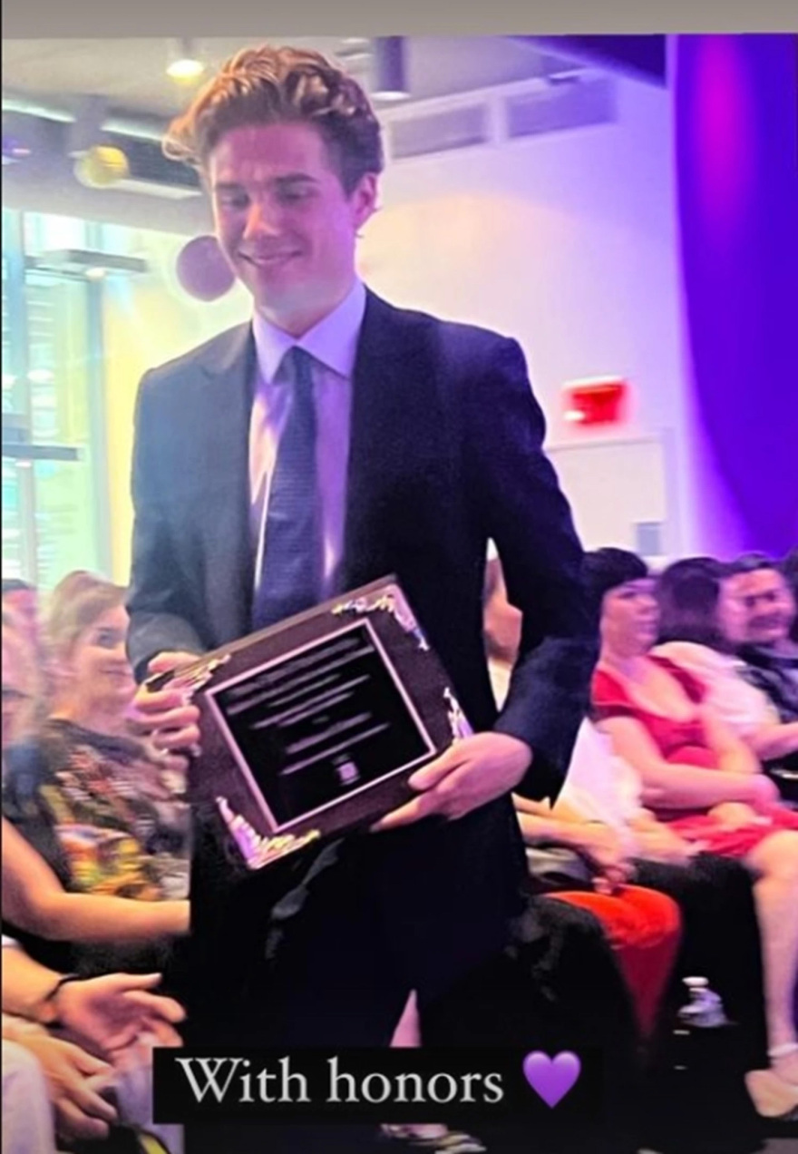 Νέα Υόρκη: Στην αποφοίτηση του γιου τους Αχιλλέα ο Παύλος και η Μαρί Σαντάλ - Δείτε φωτογραφίες