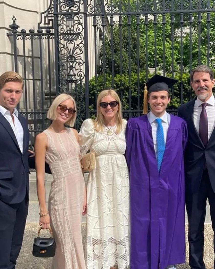 Νέα Υόρκη: Στην αποφοίτηση του γιου τους Αχιλλέα ο Παύλος και η Μαρί Σαντάλ - Δείτε φωτογραφίες