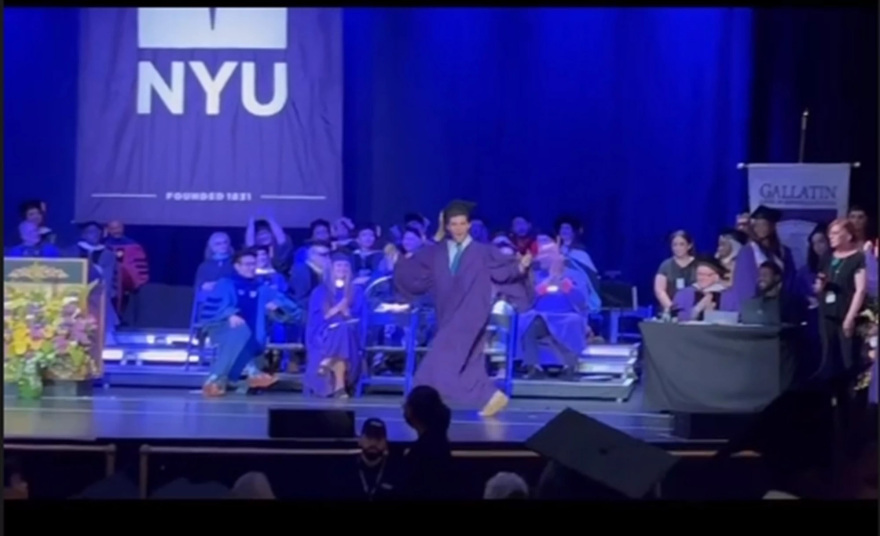 Νέα Υόρκη: Στην αποφοίτηση του γιου τους Αχιλλέα ο Παύλος και η Μαρί Σαντάλ - Δείτε φωτογραφίες