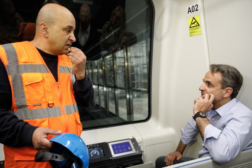 Μετρό Θεσσαλονίκης:  Στο δοκιμαστικό δρομολόγιο ο Μητσοτάκης - «Φύγαμε από την απάτη των μουσαμάδων»