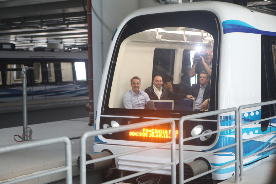 Μετρό Θεσσαλονίκης:  Στο δοκιμαστικό δρομολόγιο ο Μητσοτάκης - «Φύγαμε από την απάτη των μουσαμάδων»