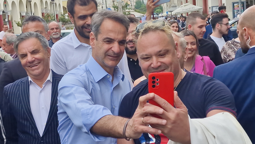 Εκλογές 2023 – Κυριάκος Μητσοτάκης: Βόλτα με selfies στο κέντρο της Θεσσαλονίκης