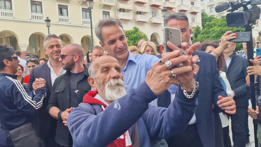 Εκλογές 2023 – Κυριάκος Μητσοτάκης: Βόλτα με selfies στο κέντρο της Θεσσαλονίκης