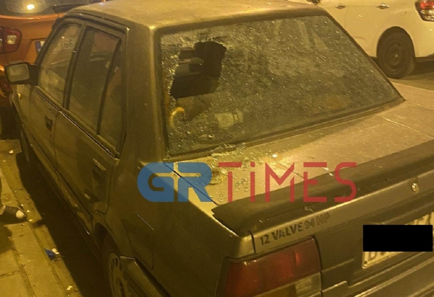 Θεσσαλονίκη: 40χρονος σε αμόκ πέταξε μέχρι και τηλεόραση από το μπαλκόνι του σπιτιού του