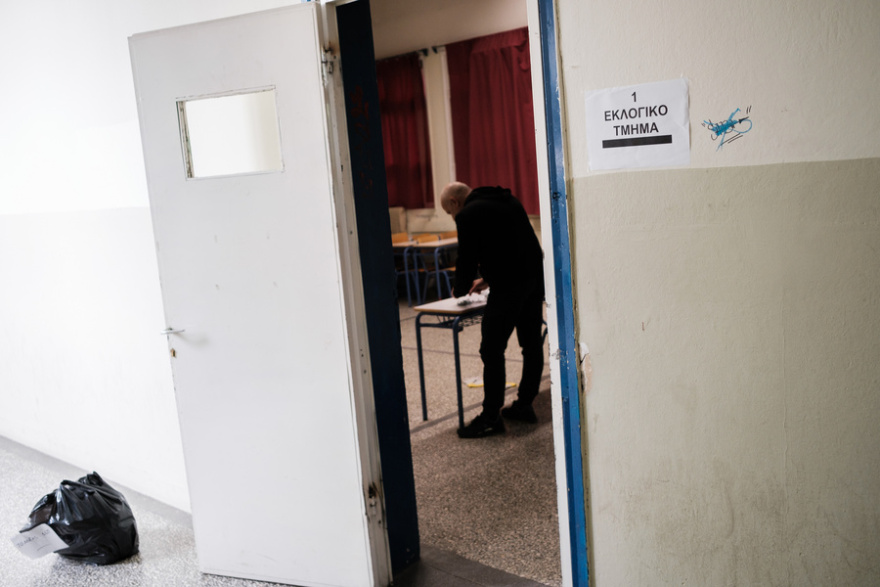 Εκλογές 2023: Ολοκληρώνονται οι προετοιμασίες στα σχολεία - Στήνονται οι κάλπες, συναρμολογούνται τα παραβάν