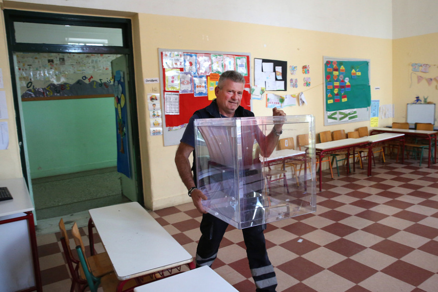 Εκλογές 2023: Ολοκληρώνονται οι προετοιμασίες στα σχολεία - Στήνονται οι κάλπες, συναρμολογούνται τα παραβάν