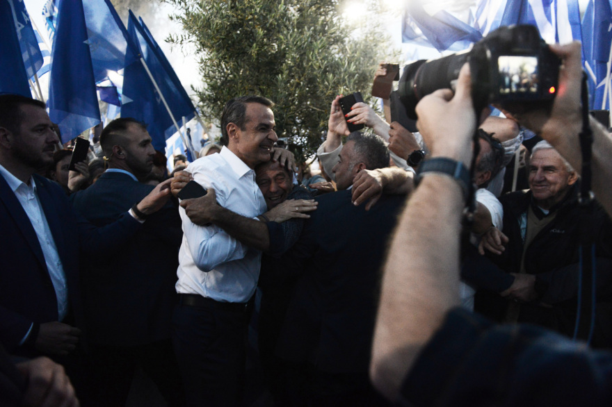 Εκλογές 2023 - Καθαρή νίκη επιδιώκει την Κυριακή ο Μητσοτάκης - Τα διλήμματα και τα... γούρια
