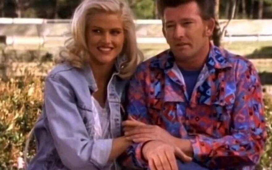 Άννα Νικόλ Σμιθ: Ντοκιμαντέρ αποκάλυψε ότι ο πατέρας της επιχείρησε να τη βιάσει